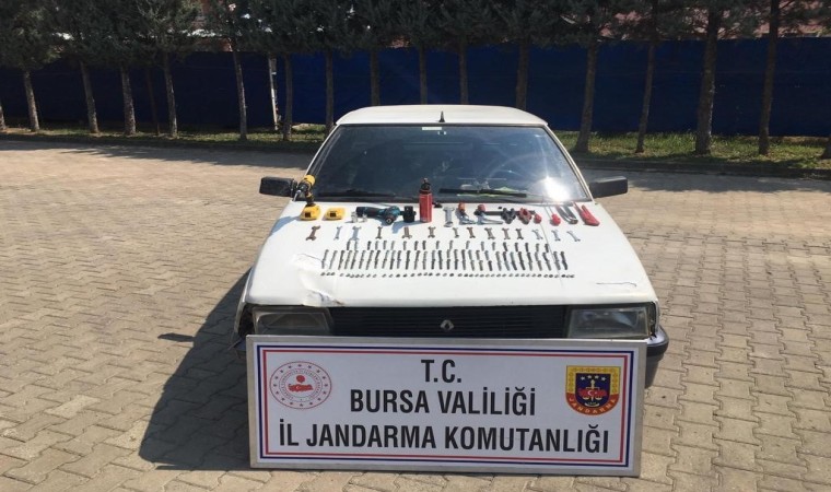 Bursada trafik levhalarını çalan hırsızlar tutuklandı