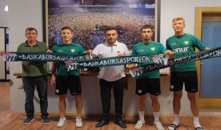 Bursaspor, 3 futbolcuyla profesyonel sözleşme imzaladı