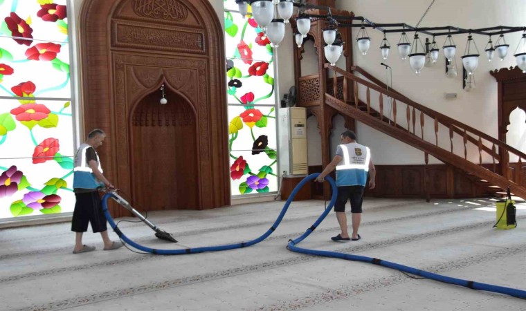 Büyükşehirden cami ve cemevi temizliği