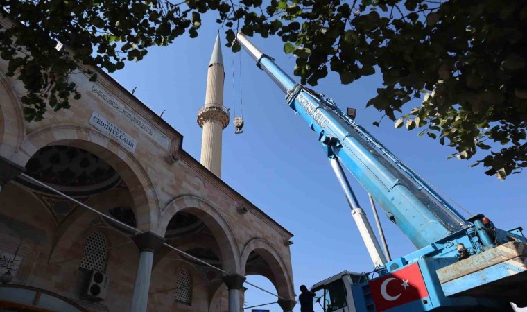 Caminin minare sökümü başlandı