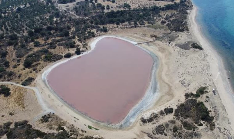 Çanakkale’de ’Kalpli Göl’, pembe renge büründü