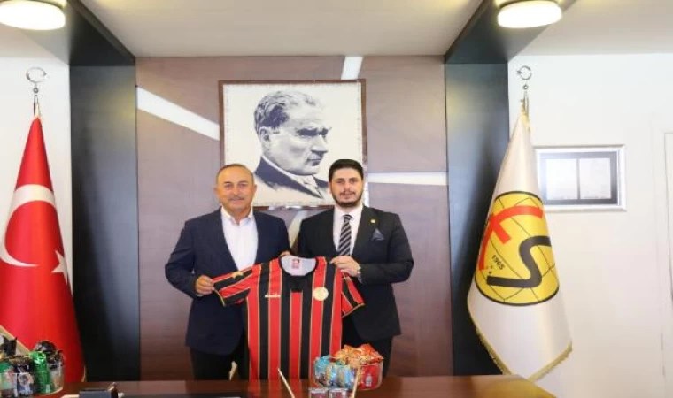 Çavuşoğlu, Eskişehirspor’u ziyaret etti