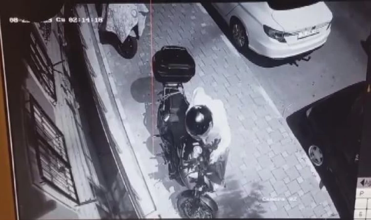 Çekmeköy’de saniyeler içerisinde motosiklet hırsızlığı kamerada