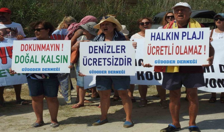 Çeşmede sahillerin ücretli hale getirilmesine havlulu tepki sürüyor