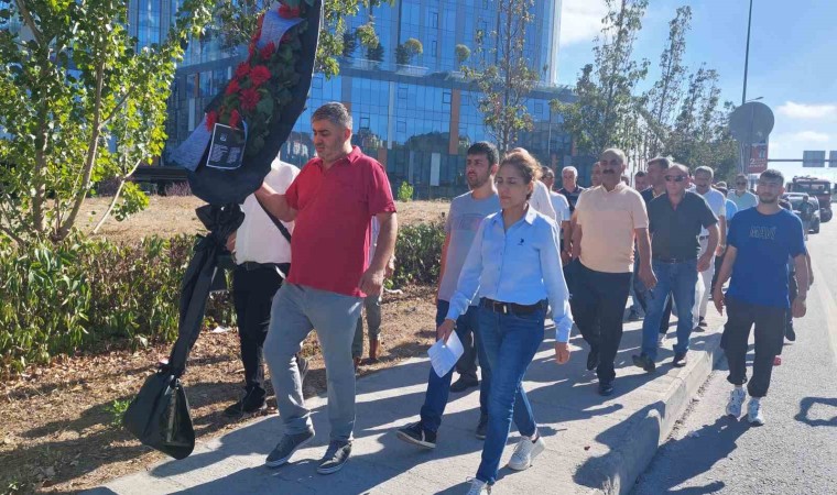 CHP Sultangazide tekrarlanan delege seçimini Mavi Liste adayı CHP İl Başkanlığında protesto etti