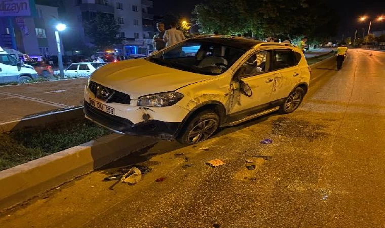 Cipe çarpan otomobil, binanın otoparkına düştü: 5 yaralı