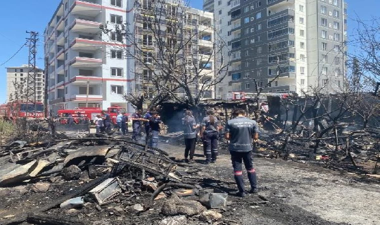 Çocukların attığı torpil, evi yaktı