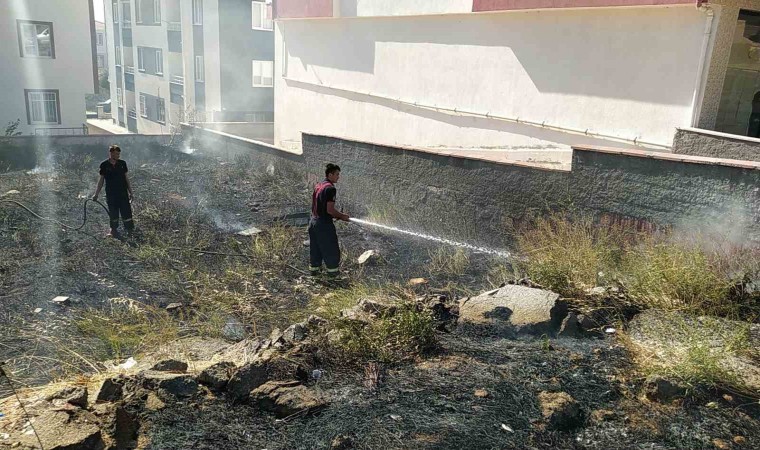 Çorumda anız yangını büyümeden söndürüldü