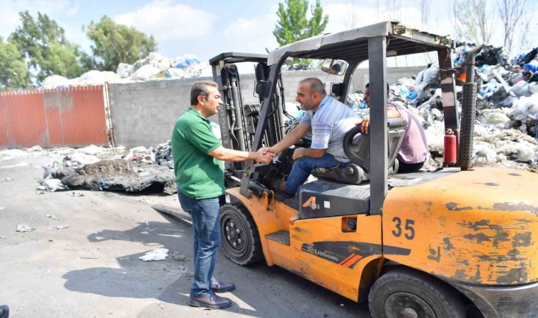 Çukurova Belediye Başkanı Çetin, iş yerleri yanan esnafın yanında