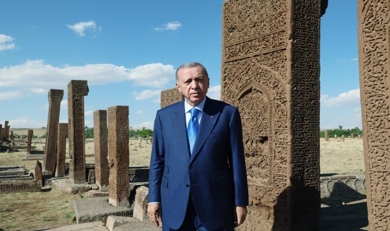 Cumhurbaşkanı Erdoğan, Ahlat Selçuklu Mezarlığını ziyaret etti