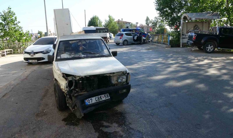 Demir korkuluk otomobilin sulama kanalına uçmasını önledi