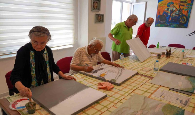 Deneyimli vatandaşlar hem eğleniyor hem sosyalleşiyor