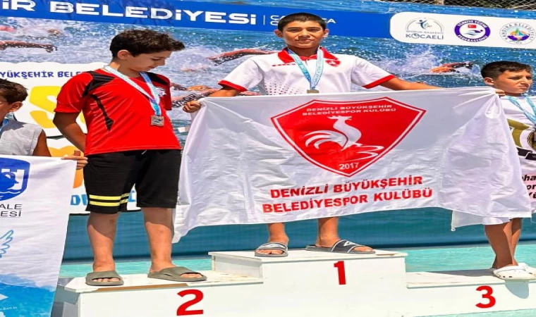 Denizli Büyükşehir Belediyesi’nin yüzme sporcusu altın madalya kazandı