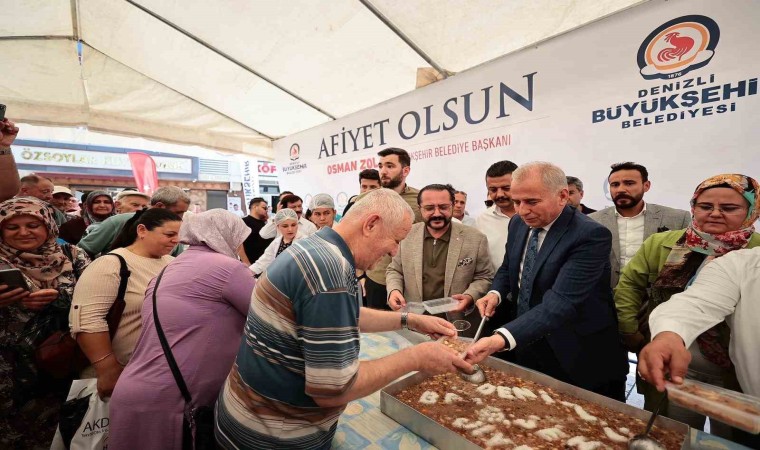 Denizlililer, Büyükşehirin aşure hayrında buluştu