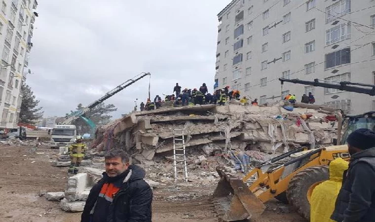 Depremde 137 kişinin öldüğü 2 apartman hem ruhsatsız hem projesiz