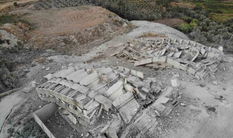 Dinamitle patlatılan 16şar katlı iki bina bir anda yerle bir oldu, o anlar kamerada