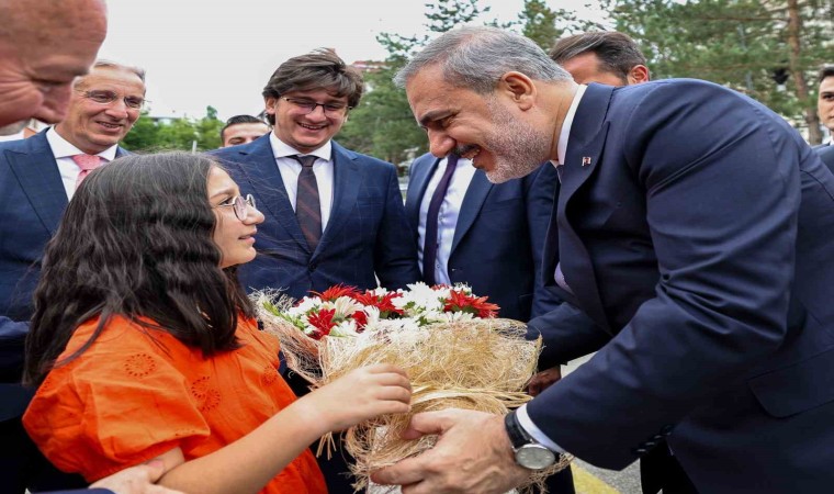 Dışişleri Bakanı Hakan Fidan, Erzurum Büyükşehir Belediyesinde