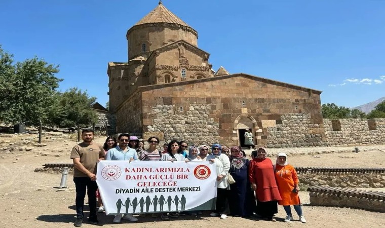 Diyadinli kursiyerler Vanı gezdi