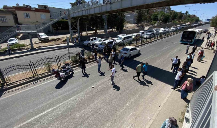 Diyarbakırda bir çocuğun yaralandığı kazada vatandaş yolu kapattı