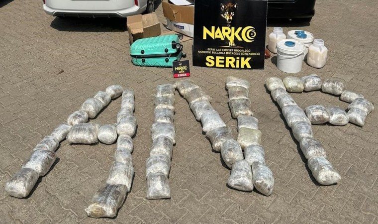 Doğu illerinden valizlerle Antalyaya getirilen 51 kilo esrar polis takibine takıldı