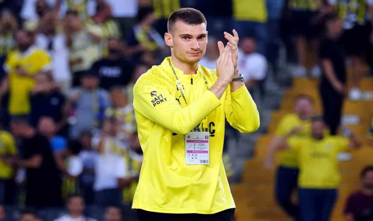 Dominik Livakovic, Fenerbahçe taraftarını selamladı