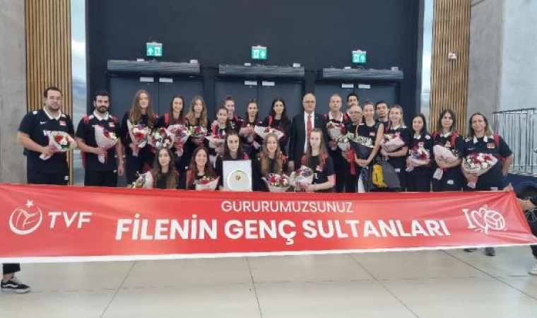 Dünya 2’ncisi U19 Kız Milli Voleybol Takımı’na coşkulu karşılama