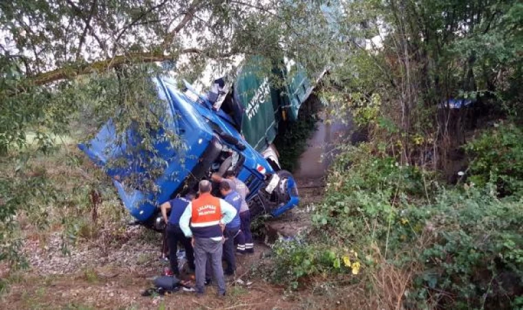 Edirne’de, devrilen TIR’ın sürücüsü öldü