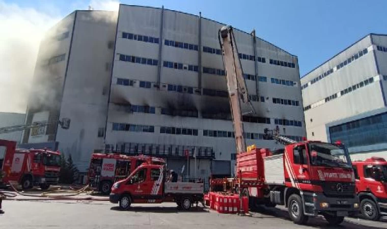 Ek fotoğraflar // Arnavutköy’de fabrikada çıkan yangın 13 saat sonra kontrol altına alındı