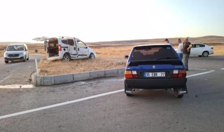 Elazığ’da hafif ticari araç ile otomobil çarpıştı: 2 yaralı