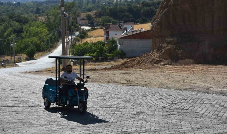 Elektrikli scooterı güneş enerjisi ile çalışır hale getirdi, pil ömrünü 8 yıl uzattı