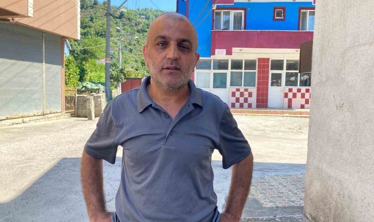 Emekli olan madencinin kıyafetlerini parçaladılar