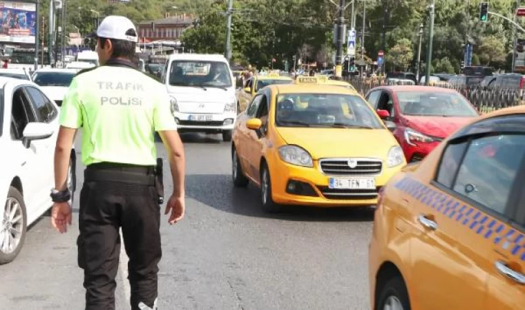 Eminönü’nde taksi ve korsan taşımacılık denetimi