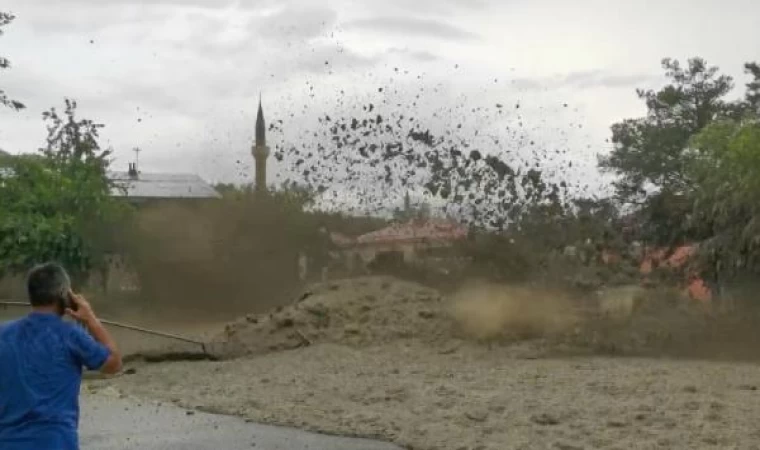 Erzincan’da sağanak sele neden oldu