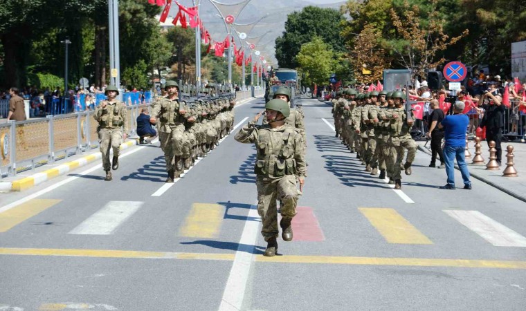 Erzincanda Zafer Bayramı coşkusu yaşandı