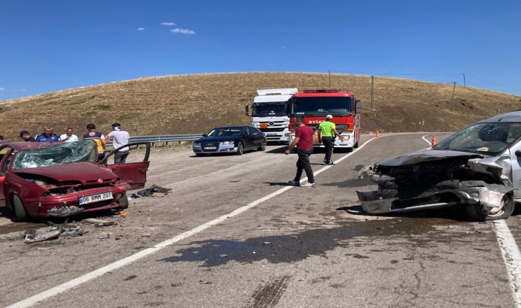 Erzurum-Bayburt karayolunda kaza; 4ü ağır 8 yaralı