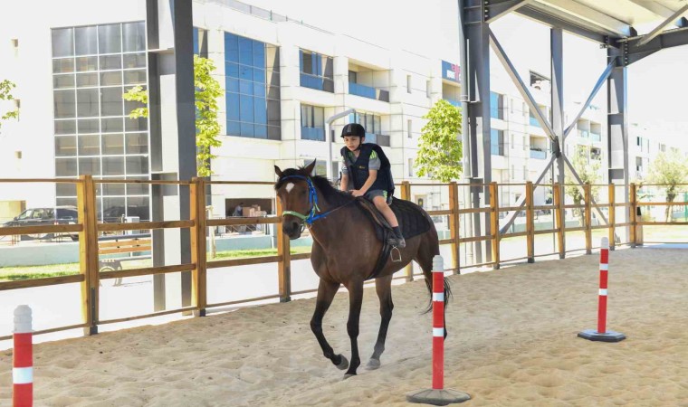 Esenyurtta at binicilik tesisi yoğun ilgi görüyor