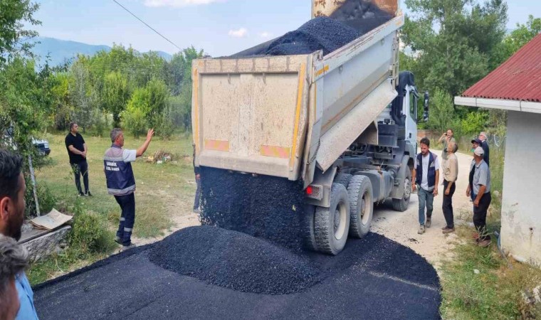 Eskipazarda köy yolları asfaltlanıyor