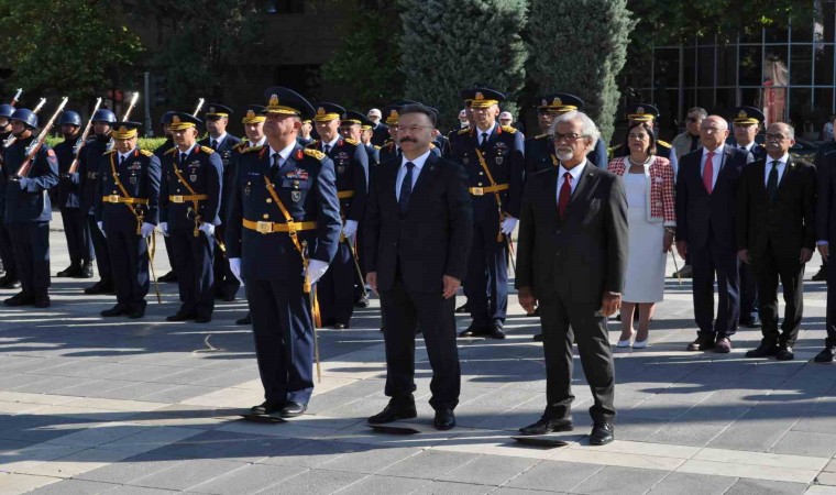 Eskişehirde Zafer Bayramı törenle kutlandı