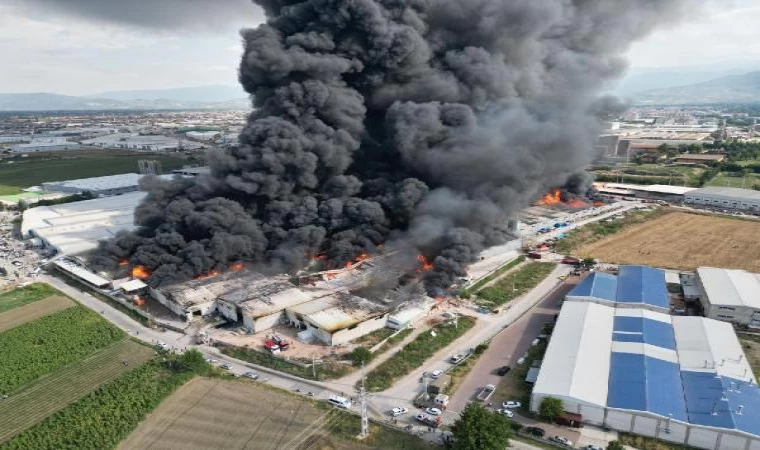 Fabrikadaki yangın, yanındaki 3 fabrikaya daha sıçradı (2)