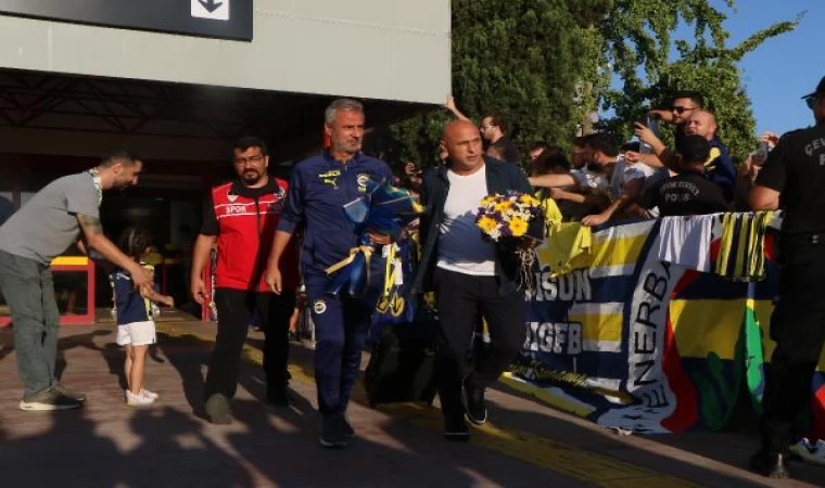 Fenerbahçe kafilesine Samsun’da meşaleli karşılama