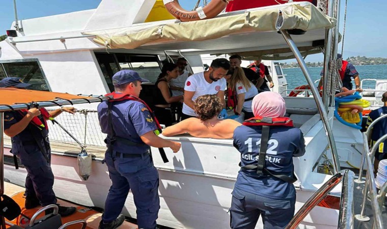 Fethiyede gezi teknesinde yaralanan vatandaşa tıbbi tahliye