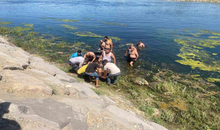 Fırat Nehrinde boğulan babanın da cansız bedeni bulundu