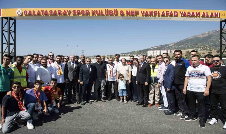 Galatasaraydan afet bölgesi Kahramanmaraşa ziyaret