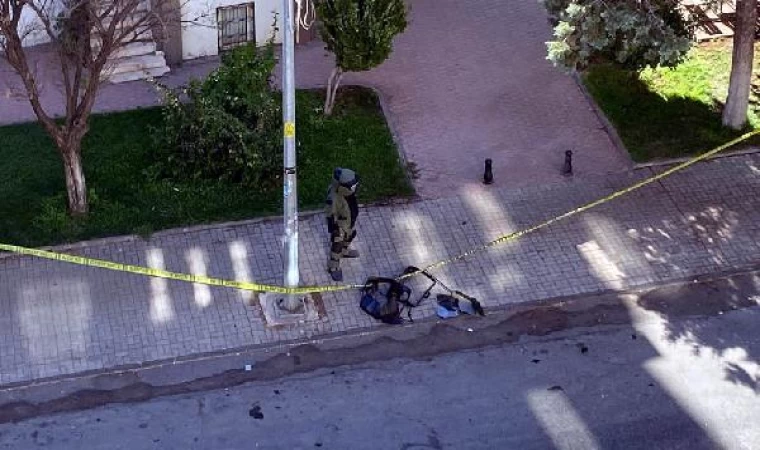 Gaziantep’te cami önündeki şüpheli bavul fünye patlatıldı