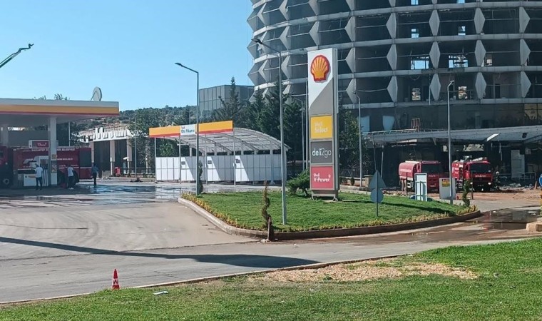 Gaziantepteki otel yangının petrol istasyonuna sıçramaması için önlem alındı