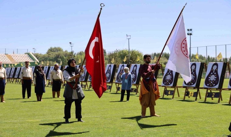 Geleneksel Okçuluk Gençler Açık Hava Puta Türkiye Şampiyonası, Sivasta başladı