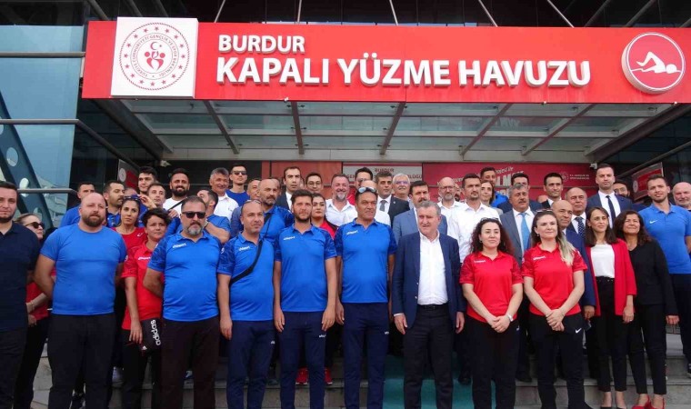 Gençlik ve Spor Bakanı Osman Aşkın Baktan, Şehir Buluşmaları çerçevesinde Burdura ziyaret