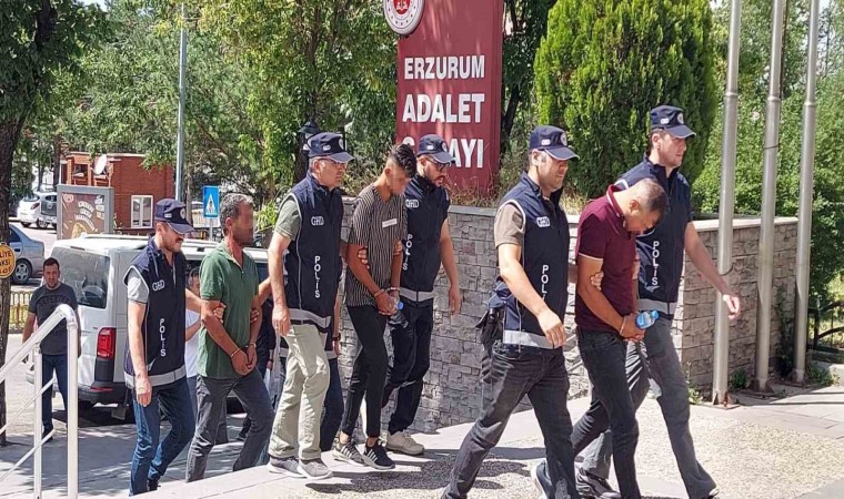 Göçmen kaçakçılığı yapan şahıslar polisten kaçamadı