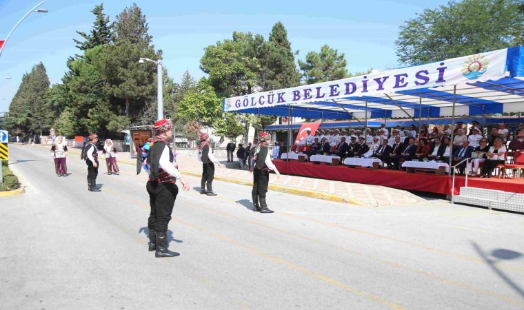 Gölcükte zafer bayramı halk oyunları ve bando gösterileriyle kutlandı