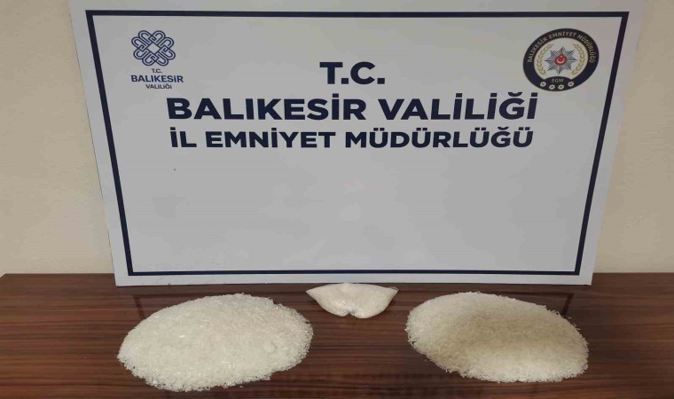 Gönende durdurulan araçtan 2 kilo uyuşturucu çıktı